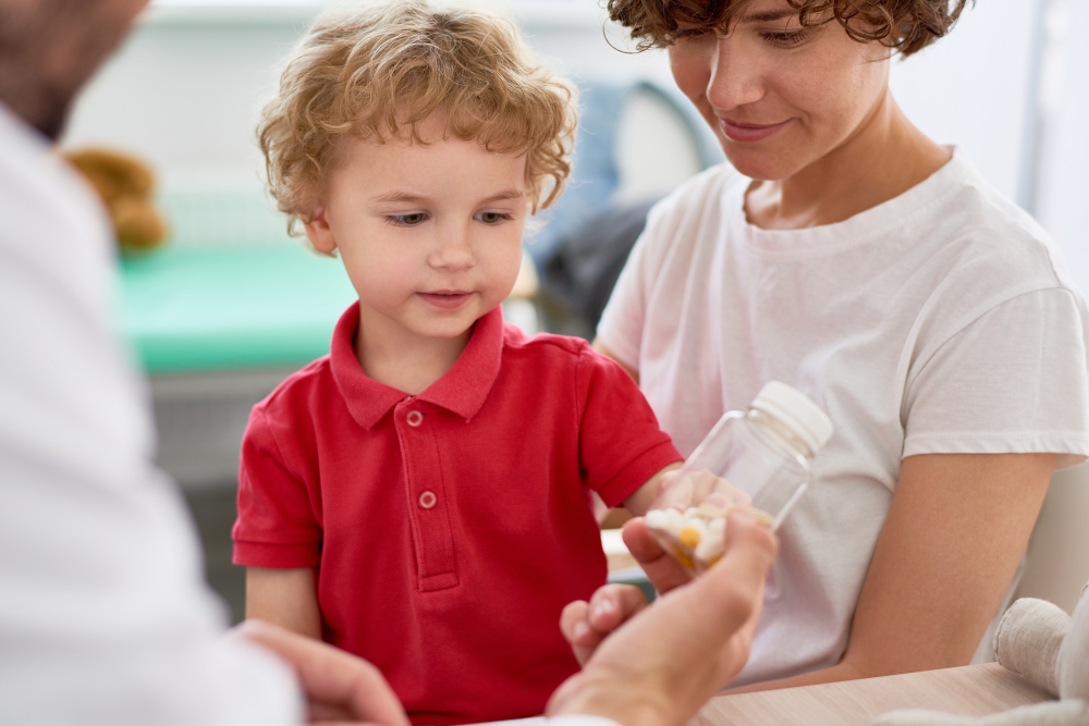 Copil care primește îngrijire medicală